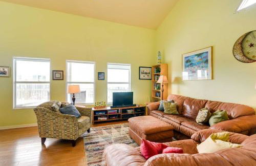 Walk to Crystal Beach! Family Retreat with Deck - Foto 5