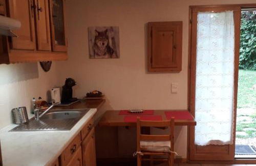 A4 km de Megève très joli studio avec jacuzzi ,vue sur les montagnes au calme - Foto 34