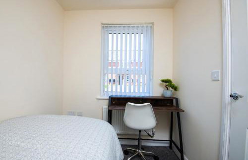 Luxury 5BDR with City Access, Free Parking and Wi-Fi - Photo 21