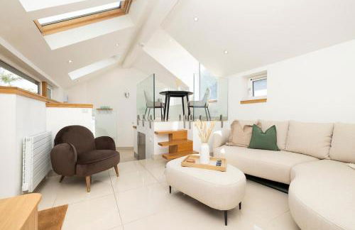 Argyl - The Foundry, A Bright One Bedroom House with Balcony - Photo 10