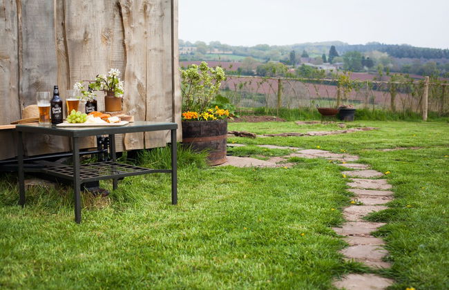 Luxury Shepherd's Hut Style Cabin With Views - Photo 30