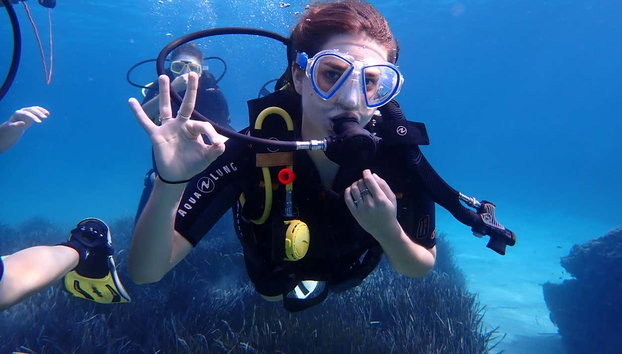 Bautismo de buceo en la Reserva Marina Cala Delta - Foto 2, ¡Todo Ok en el bautismo de buceo!