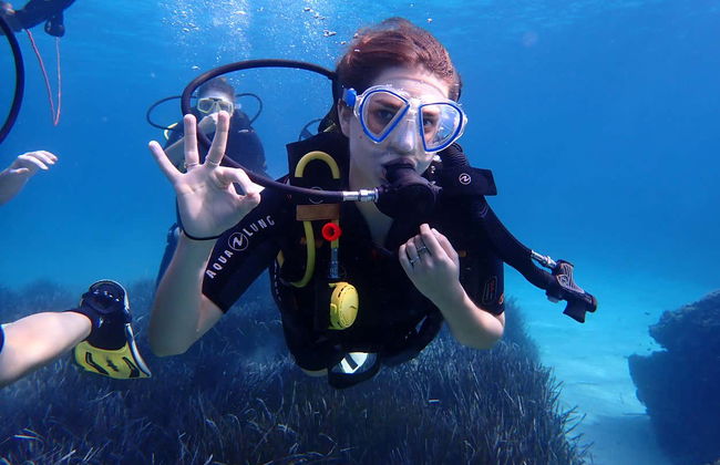 Bautismo de buceo en la Reserva Marina Cala Delta - Foto 2