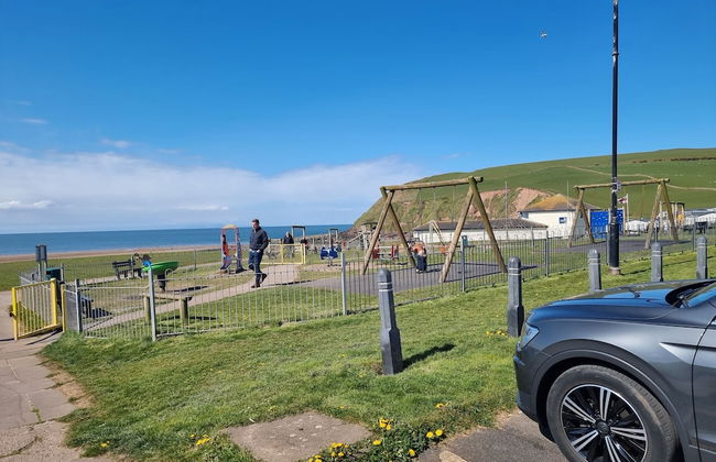 Impeccable Beachfront 2-bed Cottage in St Bees - Photo 16