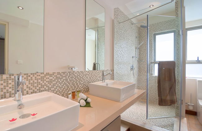 Bon Azur Beachfront Suites & Penthouses with LOV - Photo 41