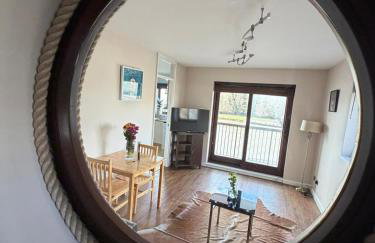 Elegant 1-Bedroom Flat With Stunning Thames views - Photo 3