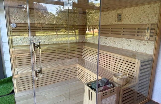 Magnificent Luxury Chateau in Vast Garden with Sauna & Hot Tubs - Photo 38