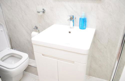 SM Dreams Unlimited Serviced Accommodation- Stanwell-Staines-Heathrow - Foto 68