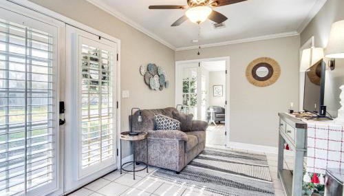 Walk to Beach Waveland Retreat with Yard! - Foto 5