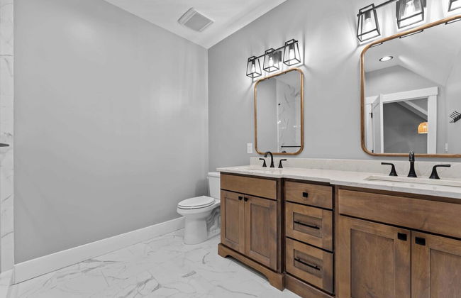 Black Bear & Blue Heron by Avantstay 2 Lakefront Homes, Sleeps 43 Pool, Dock, Theater - Foto 23