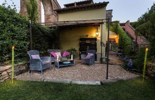 La Dimora dei Conti, Indulge in a Country Farmhouse Apartment with Jacuzzi Facing the Town! - Foto 11