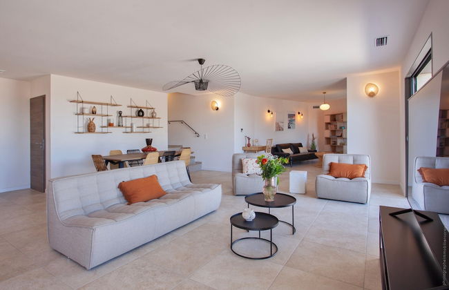 Superb Villa With Pool and sea View - Photo 14