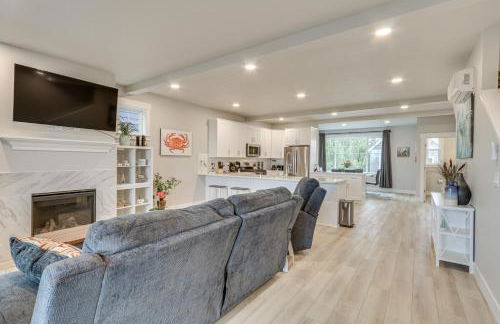 Columbia River Views Spacious Hammond Getaway! - Photo 7