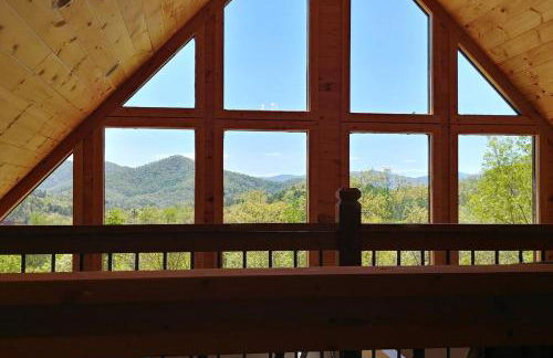 Peace of Heaven, Modern Chic Cabin, Majestic Mountain Views, Hot Tub, Fire Pit, Outdoor Games, Close to Town - Foto 23