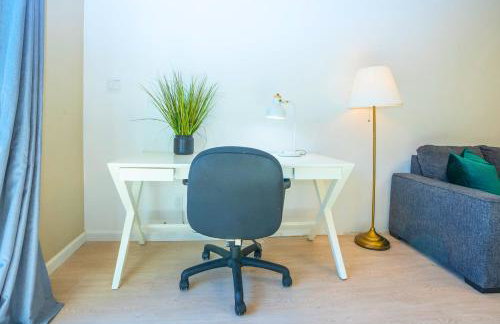 Central 3BR Home Steps from Castro St - Foto 32