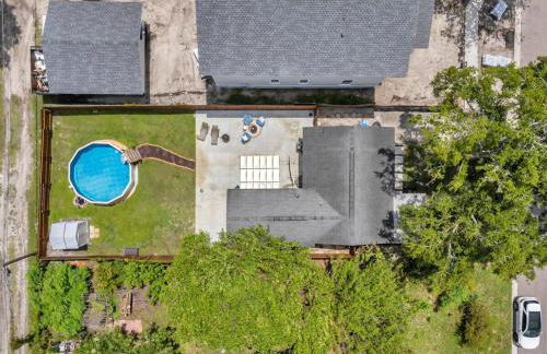 Close to downtown& beach- pool, porch, fenced yard - Foto 25