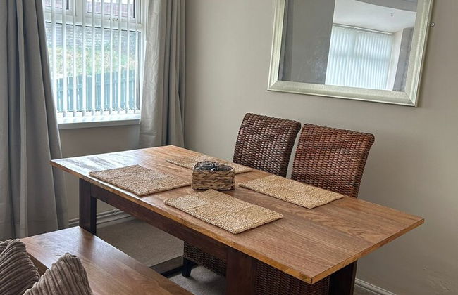 Crynallt Road Apartment - Neath - Photo 17