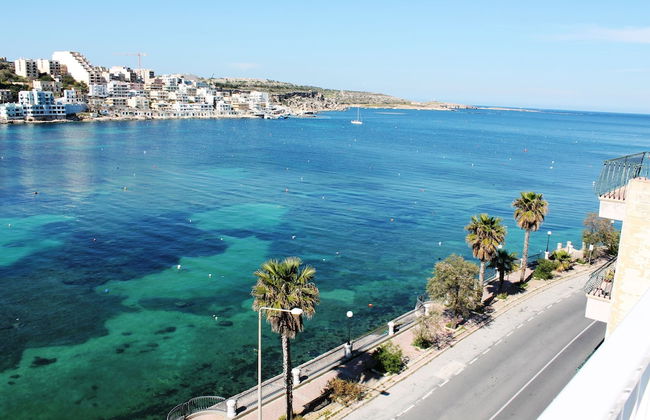 Blue Harbour – Seafront Self-Catering Holiday Penthouse – St Paul’s Bay - Foto 16