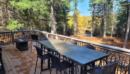 Hazel's Goose Creek Lodge - Private Riverfront! - Foto 4