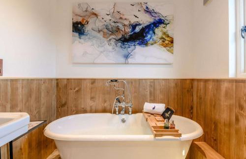 Yorkshire Dales Retreat with Hot Tub & Garden - Photo 33