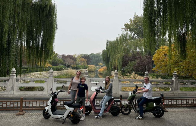 Balade en scooter ou à vélo électrique dans Pékin - Photo 1
