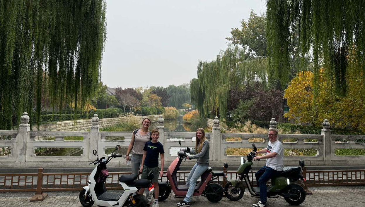 Electric Bike or Scooter Tour of Beijing - Foto 1