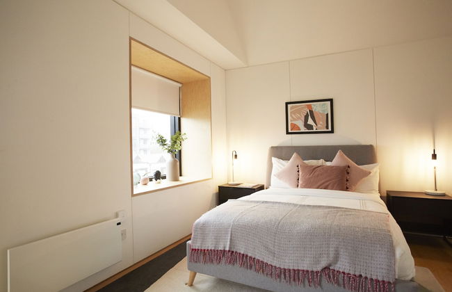 Stylish modern home in Manchester city centre with parking - Photo 30