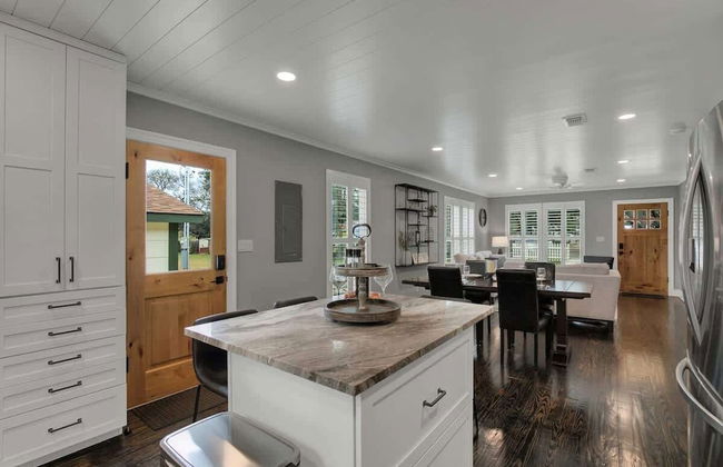 Upscale Home With Pool and Firepit - Close to Mercer St! - Foto 5