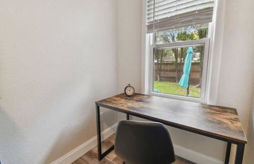Family Friendly Beach Escape - Modern Retreat near Beaches - Sleeps 6 - Fast WiFi - Foto 22