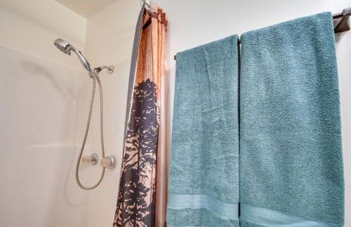 Riverfront Resort Cabin about 21 Mi to Crater Lake NP! - Foto 13