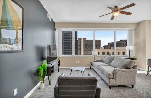 LAKE VIEWS | Paid Parking | Downtown | Gym - Foto 9