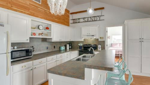 Steps to Sea! Crystal Beach Home with Furnished Deck - Foto 3