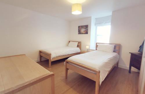 24 CLIFF APARTMENT-3 BED-GROUND FLOOR-SEA VIEWS - Photo 10