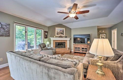 Lakefront Getaway with Private Dock and Kayaks! - Foto 5