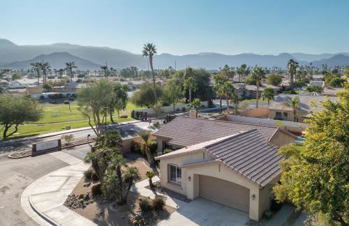 Spacious Yard, Sparkling Pool & Spa, Firepit, 9beds! - Photo 53