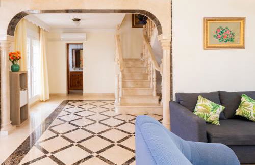 Cubo's Villa Paraiso - Photo 15