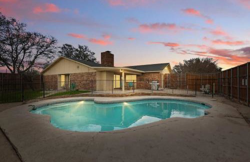 Luxury Retreat in Carrollton - Pool Patio & More - Foto 1