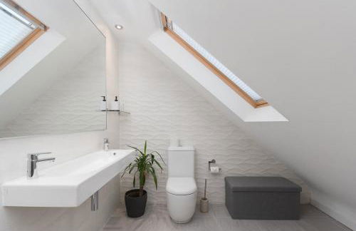 Castle Townhouse Kenilworth - Private Parking - 24 Hr Gym Access - Town Centre - Foto 15