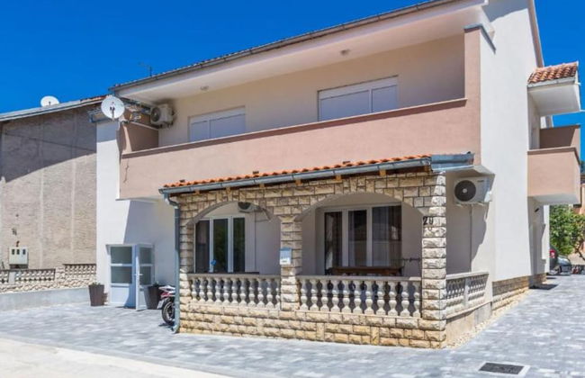 Spacious Two sis Apartments in Zadar With Terrace - Photo 24