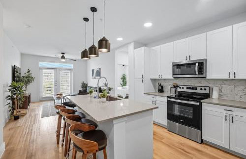 412 Stylish 2B2B Resort Style Pool & Gym, Golf Simulator, 7M to Dickies Stadium, 15M to AT&T stadium - Photo 21