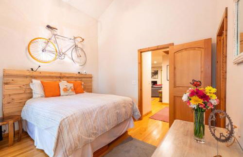 Vino Velo Retreat! Redwoods! Hot Tub!! Fire Table!! BBQ!! Game Room!! Fast WiFi!! Dog Friendly!! - Foto 25