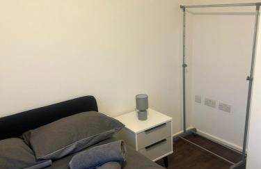 Comfortable 2-Bedroom Flat close Etihad and Coop Live - Photo 12