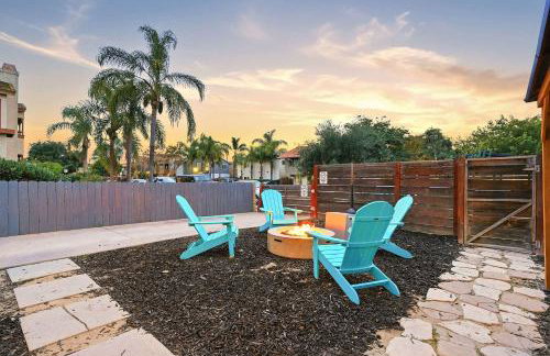 Mid-City 2BR Retreat Firepit Nights with Free Parking - Photo 41