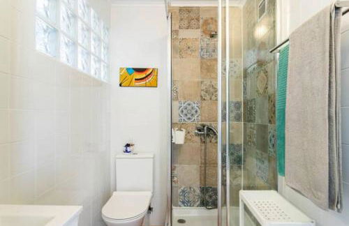 Alojamento - Apartamento ou quarto - Estacionamento à porta - Foto 42