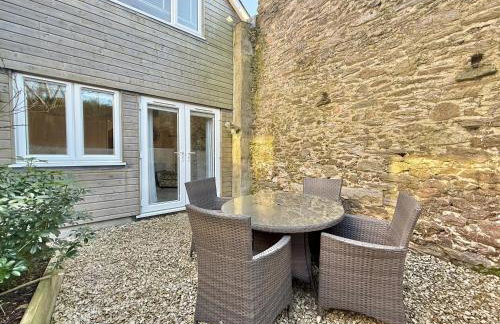 One bed Character Cottage with Parking and Garden - Photo 20