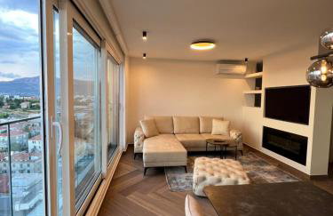 Apartment Touch The Sky Split - Photo 17