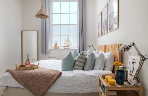 Charming 2 Bedroom Apartment in a Converted Chapel - Free Parking, Smart TV, Fast WiFi and Self-Check-In by Yoko Property - Foto 3