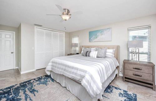 Luxe Private Waterfront Getaway with Pool in Ozona - Foto 13