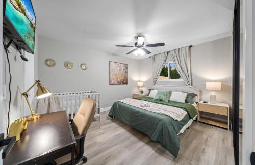 Entire Private Home with 3 Bedrooms 2 Bathrooms, Hot Tub, Garage, King Bed, Available Now - Foto 6