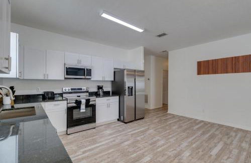 5/3 Pool Home Located in Sunset Ridge Community! - Foto 14